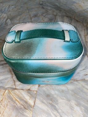 La Mer Green-Blue Ombre Travel Cosmetic Case